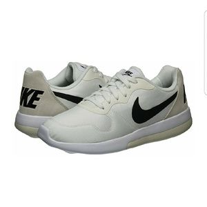 Nike MD Runner 2 La white/ Black Sz 11